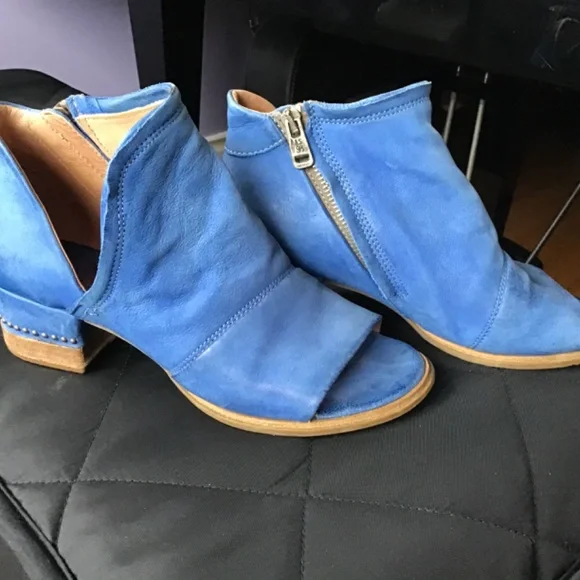 AS98 Sandals - Picture 2 of 5